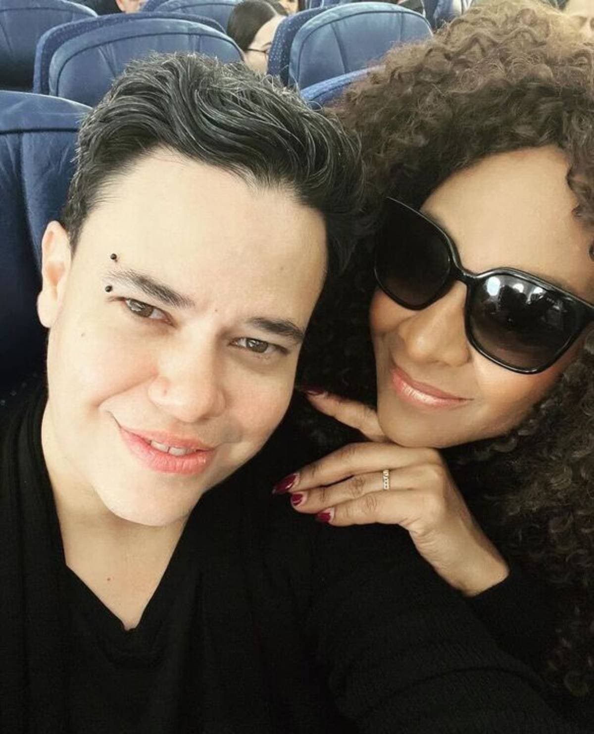 M'Balia, integrante de OV7, se casó con Alex Tinajero en una boda íntima