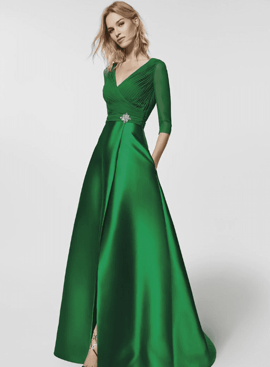 Atrévete a los colores brillantes como un verde esmeralda.