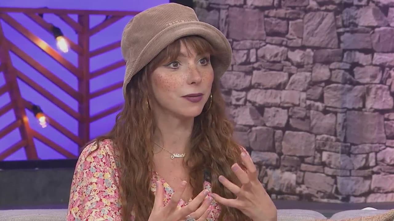 Natalia Téllez está sorprendida por lo que sus pechos hacen por Emilia