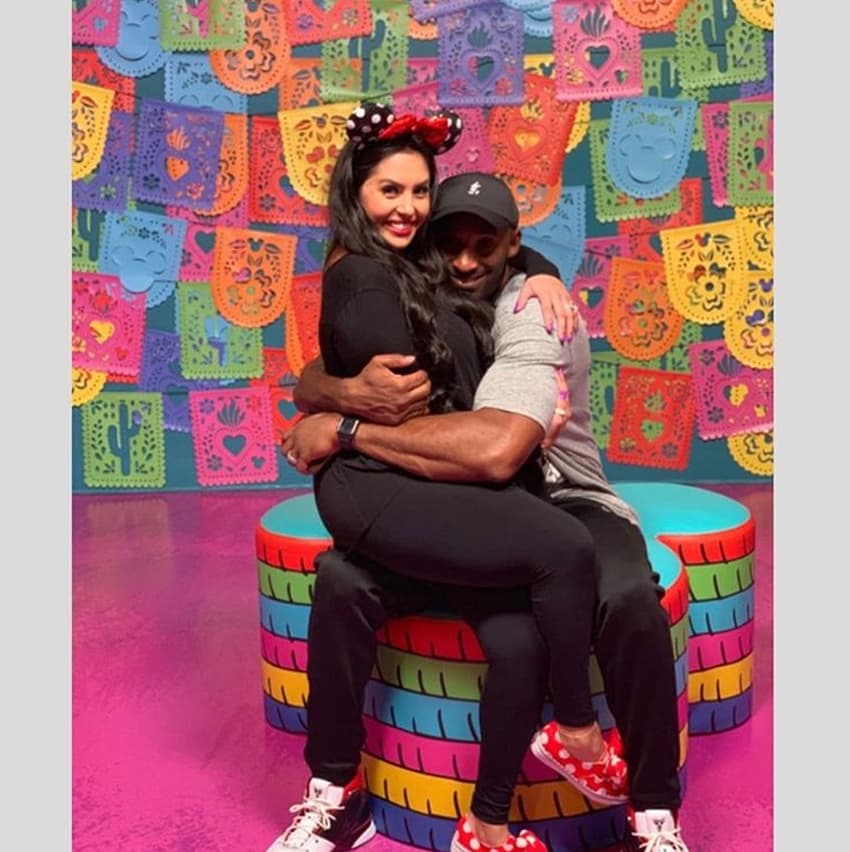 El deportista formó una familia junto a Vanessa Laine, de ascendencia mexicana, quien influyó para que aprendiera español. En 2017 Kobe ofreció una entrevista que difundió NBA México, en la que detalló que su gran dicción se debe a dos programas de televisión. “Mirando novelas con Vanessa, mi esposa, con mi suegra también. ¿Cómo se llamaba esta novela? ‘La madrastra’, mirando ‘La madrastra’ y ‘Sábado gigante’”, dijo.