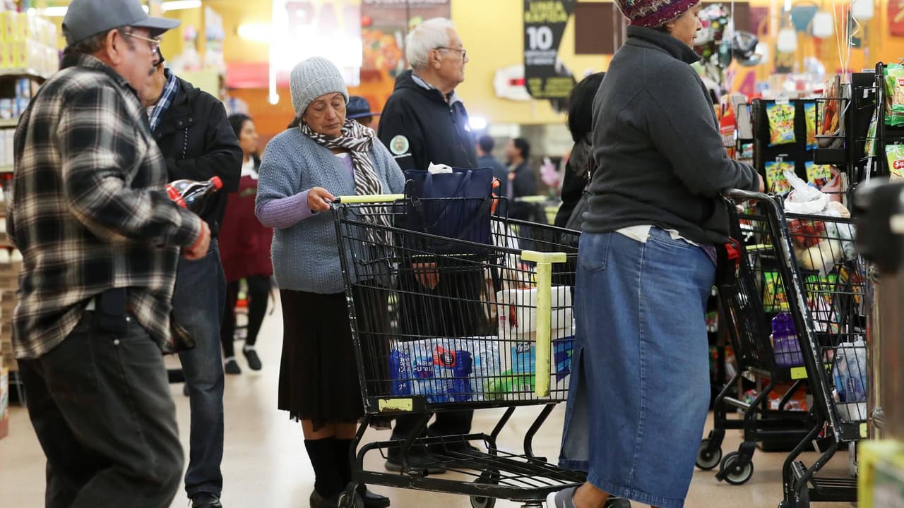 Una de cada tres familias en California no puede cubrir sus gastos básicos, según un informe