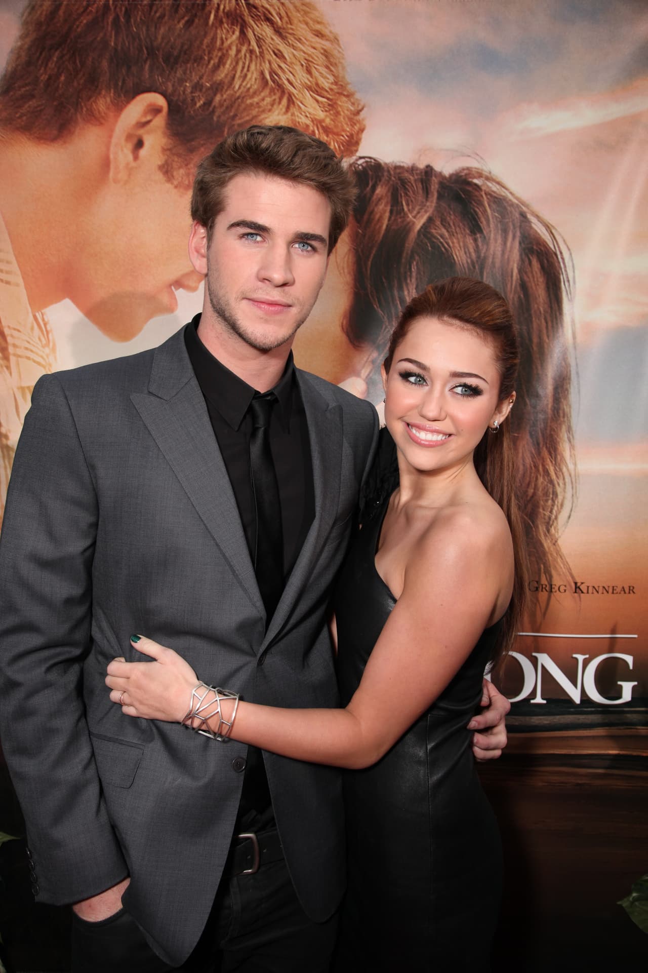 Cuando Miley Cyrus y Liam Hemsworth comenzaron su relación, en 2009, el amor era tan fuerte que los entonces novios se tatuaron frases de un discurso de Theodore Roosevelt. Años más tarde, cuando terminaron su relación, ambos borraron esos tatuajes. Ahora, después de haber regresado e incluso casarse, los fans se preguntan si volverán a compartir algún tatuaje.