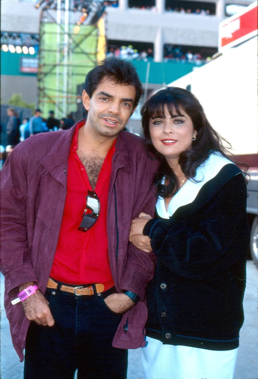 Eugenio y Victoria se conocieron en 1989, cuando ambos formaron parte del elenco de la telenovela ‘Simplemente María’ y a pesar de que eran una de las parejas más populares en dicha época, el conflicto entre ellos comenzó con una supuesta boda en 1992.