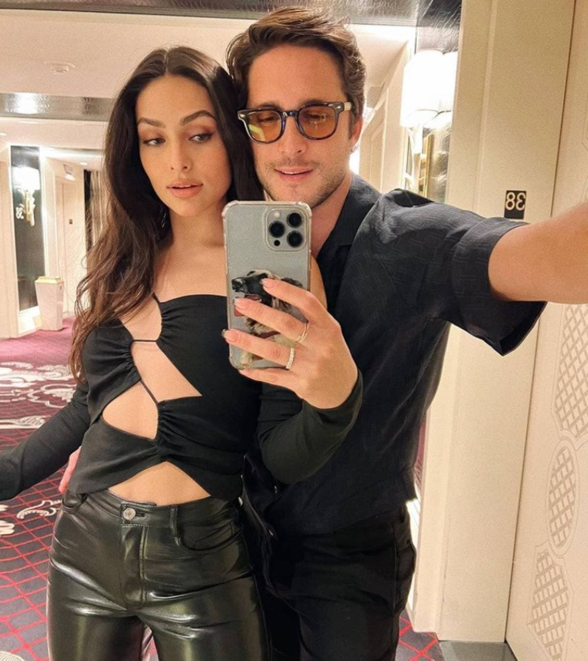 Renata Notni y Diego Boneta roban suspiros con esta romántica foto