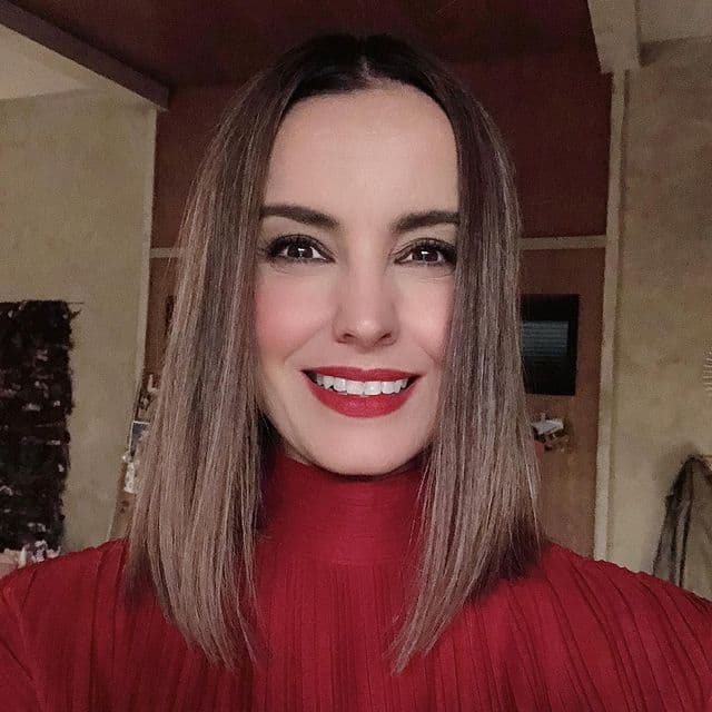 Otra famosa que cumplirá su quinta década en el 2021 es Alejandra Barros, pues el próximo 11 de agosto llegará a sus cincuenta años que muy pocos podrían notarle.