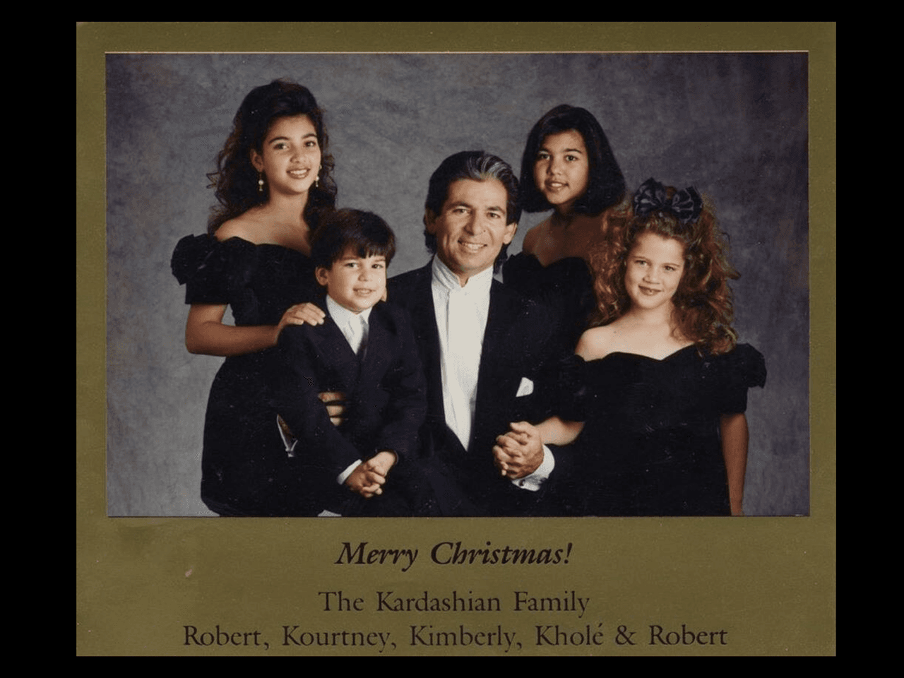 Khloé Kardashian se da cuenta de error en tarjeta navideña