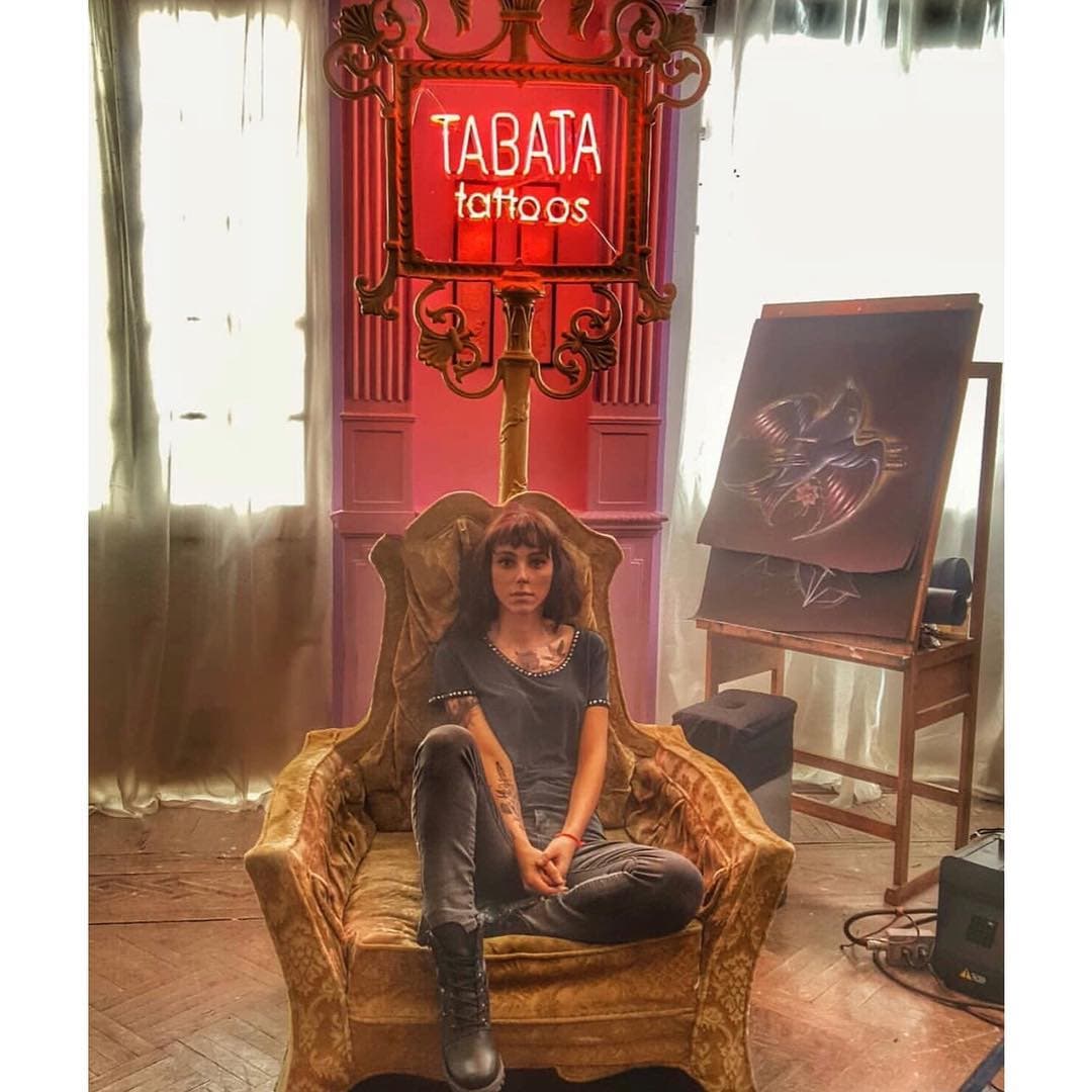 También la vimos como 'Tábata', el personaje al que da vida en su primer cinta... y ahora, mostrando el lado femenino de la sensualidad