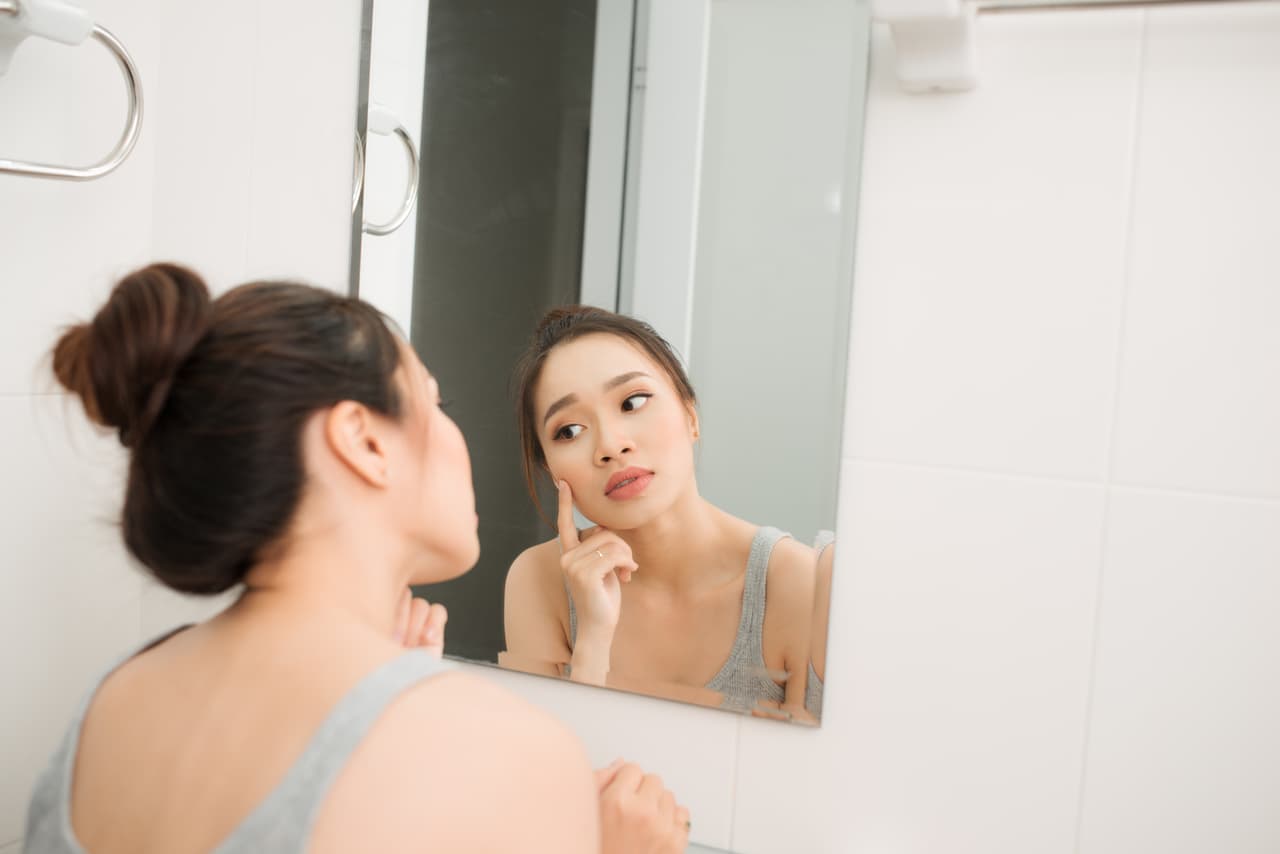 Las ojeras son otro signo de que algo no funciona bien en tu cuerpo y podría tratarse de una alergia crónica o algún problema en la tiroides