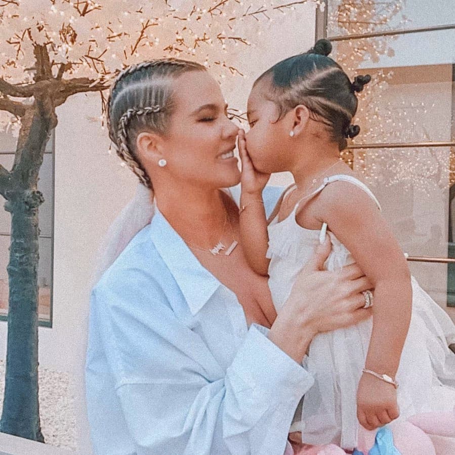 True, la hija de Khloé Kardashian y Tristan Thompson, cumplió 2 años el pasado 12 de abril, teniendo un pequeño festejo debido a la contingencia que se vive en el mundo tras la propagación del COVID-19, un tipo de coronavirus.