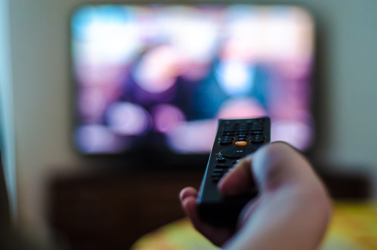 Para el nerd: Los fans de sagas como Star Wars, El Señor de los Anillos y más, disfrutarán al máximo una tarjeta de regalo de un servicio de streaming que les permitirá ver sus series y películas favoritas.