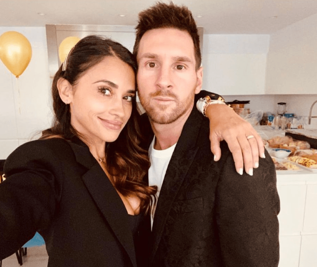 Esposa de Lionel Messi le dedica mensaje de apoyo tras su salida del Barcelona