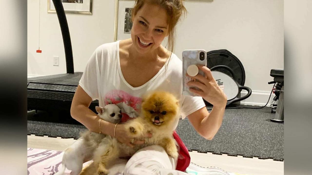 ‘Qué cosa más hermosa’: Thalía llena de amor a sus mascotas mientras hace ejercicio