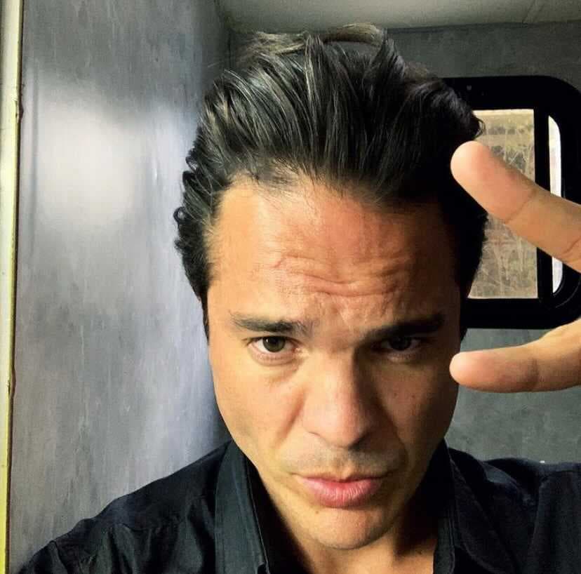 Kunno Becker comenzó en 1996 en la telenovela ‘Para toda la vida’ protagonizando a Eduardo, ese mismo año también estuvo en ‘Te sigo amando’ y ‘Encarnando a Humberto’. 
<br>
<br>Pero fue hasta el año 2000 que tuvo su primer protagónico como León Baldomero en ‘Primer amor: A mil por hora’, misma que lo llevó a aparecer en series internacionales como ‘House’ (2010) ‘CSI: Miami (2011) Dallas (2013). 
<br>
<br>Después de un tiempo en la pantalla grande, Becker decidió volver a los melodramas, y ahora lo veremos en su más reciente papel a protagonizar al villano de la telenovela ‘Fuego ardiente’ en donde da vida a Joaquín Ferrer.
<br>