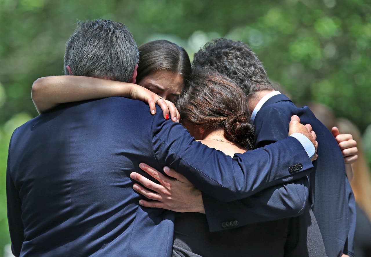 Accidentes aéreos, asesinatos y sobredosis son algunas de las causas por las que han fallecido varios miembros de una de las familias más poderosas de Estados Unidos.