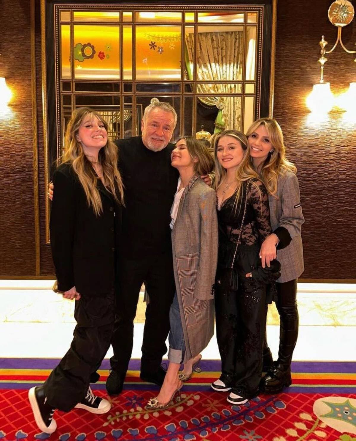 Angélica Rivera y el Güero Castro disfrutan con sus hijas de Las Vegas