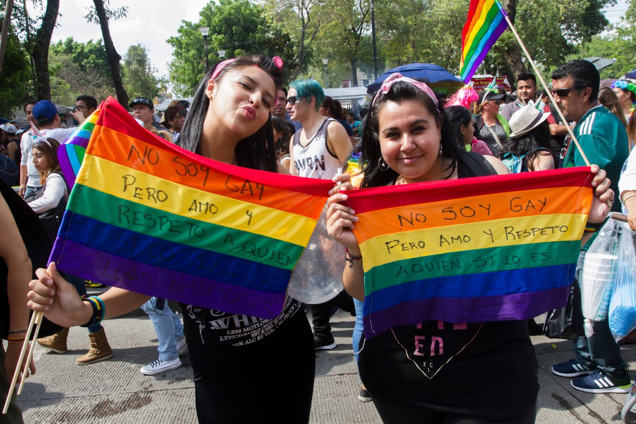 La Marcha del orgullo gay logró borrar las diferencias y que el amor se apoderara de las calles