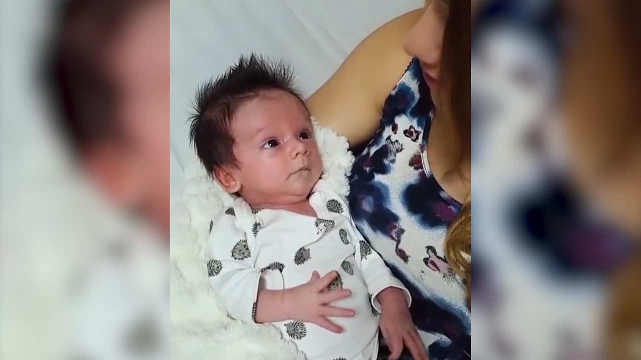 Los ojitos de amor con los que André, hijo de Sherlyn, ve a su mamá mientras ella le canta ‘Coleccionista de canciones’
