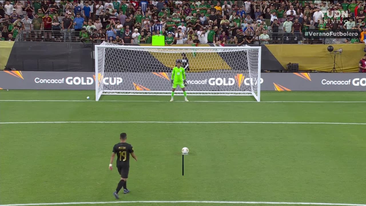 ¡GOL!  anota para Honduras. Carlos Pineda