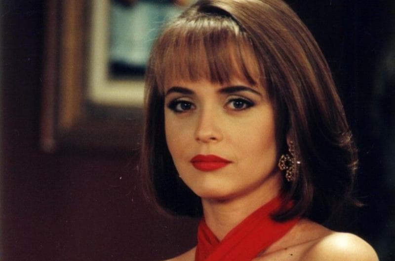 Para Paola Bracho, el segundo personaje de Gaby Spanic en su protagónico en "La Ursurpadora", los maquillistas en la producción le dieron a la actriz un look que combinó glamour estilo diva de Hollywood con labios rojo y rojo vino.