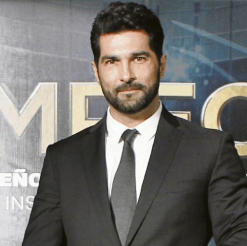 Arturo Carmona confiesa si tiene novia y si estará en un reality show