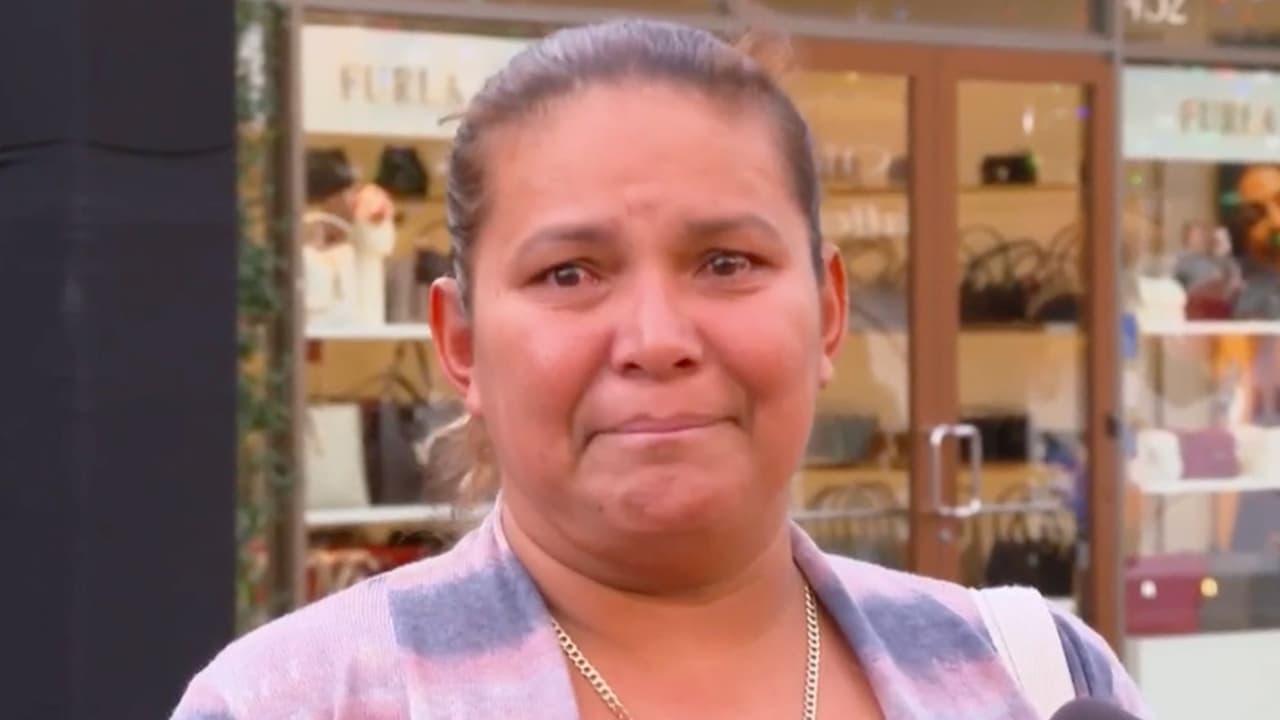 “Dios quiere que me vaya”: hispana decide ‘autodeportarse’ por miedo y deja a su hijo en EEUU