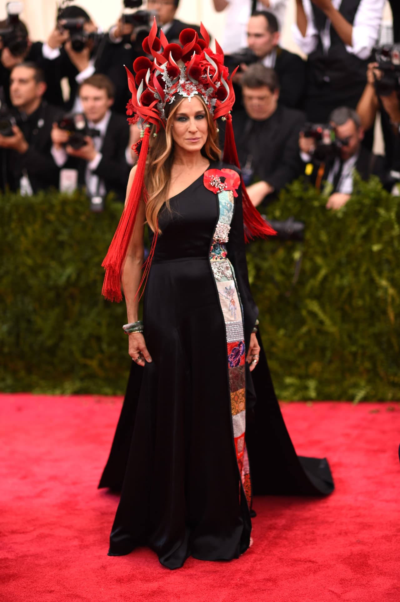 NEW YORK, NY - MAY 04: Sarah Jessica Parker attends the "China: Through The Looking Glass" Costume Institute Benefit Gala at the Metropolitan Museum of Art on May 4, 2015 in New York City. (Photo by Dimitrios Kambouris/Getty Images)