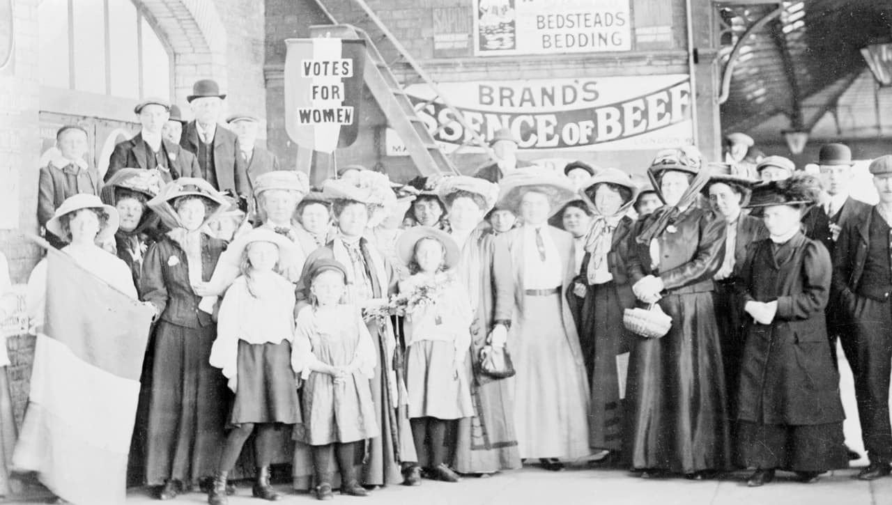 En 1893, Kate y sus compañeras reunieron las firmas de unas 32,000 mujeres para exigir sus derechos. La petición medía 270 metros de largo y se desenrolló a través de la cámara del parlamento para que sus integrantes pudieran visualizar cuántas mujeres querían un cambio. Después de toda la presión, ese mismo año se logró que Nueva Zelanda le diera a las mujeres el derecho a votar, convirtiéndose así en el primer país en hacerlo.