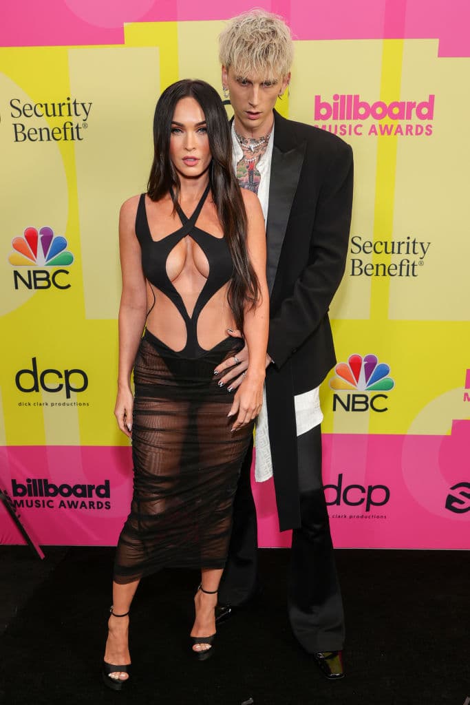 Megan Fox se robó todas las miradas en la alfombra de la gala con un 
<i>look</i> de infarto. La protagonista de "Jennifer's Body" lució un vestido de Mugler con diversos cortes, pronunciado escote y transparencia que dejó muy poco a la imaginación.