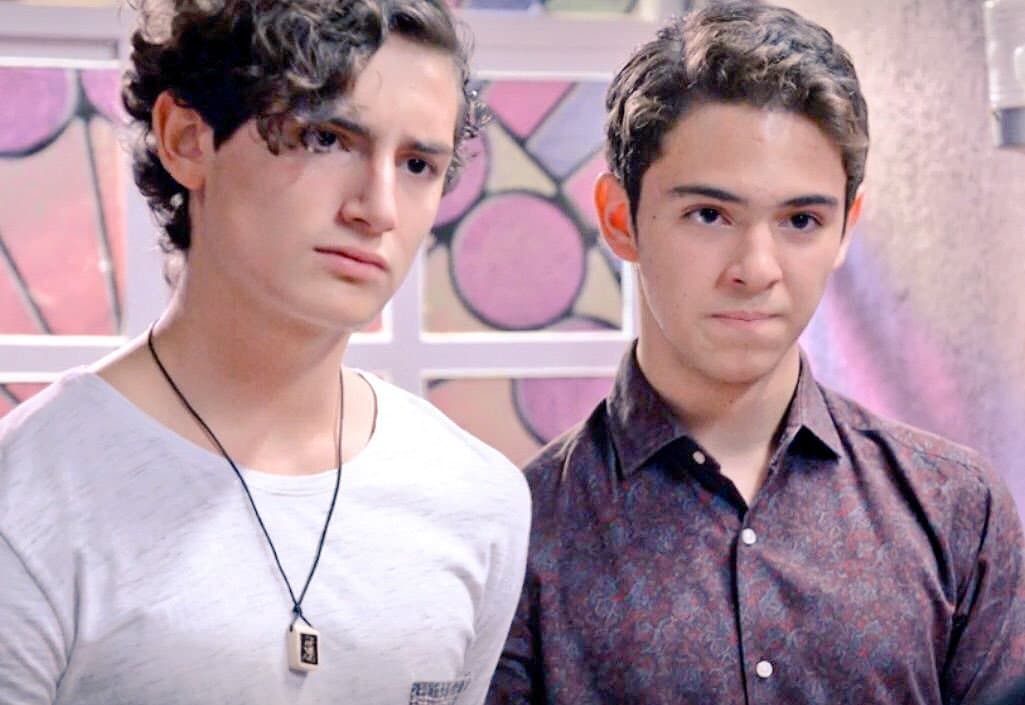 Aristóteles y Temo logran una relación de amistad muy cercana.
