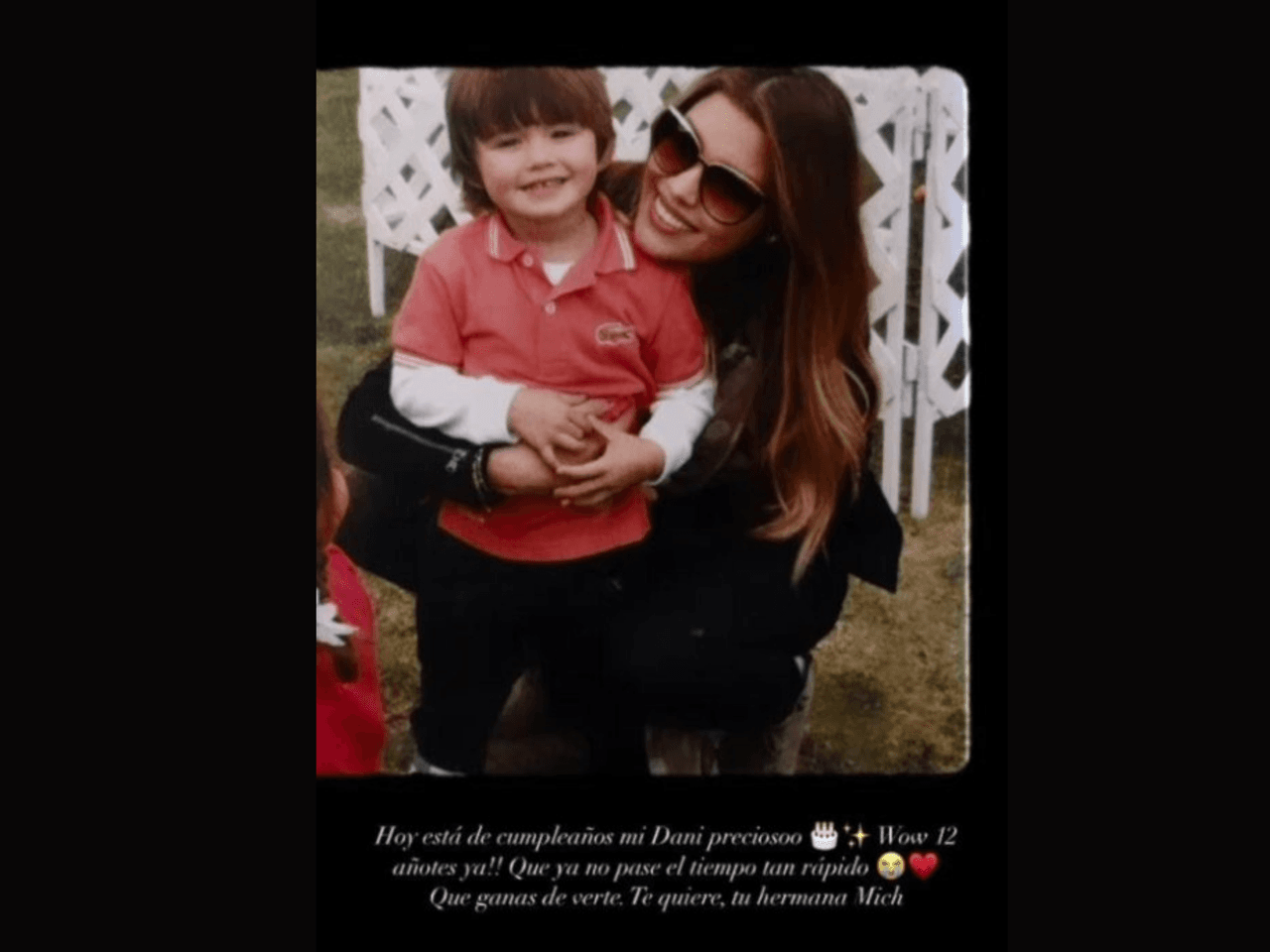 Michelle Salas y su hermano