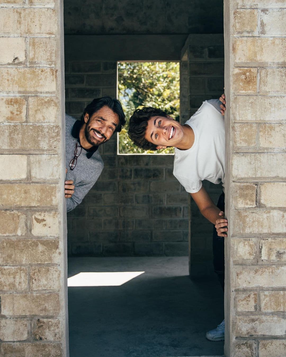 Juanpa Zurita y Eugenio Derbez lanzarán documental sobre el sismo de 2017