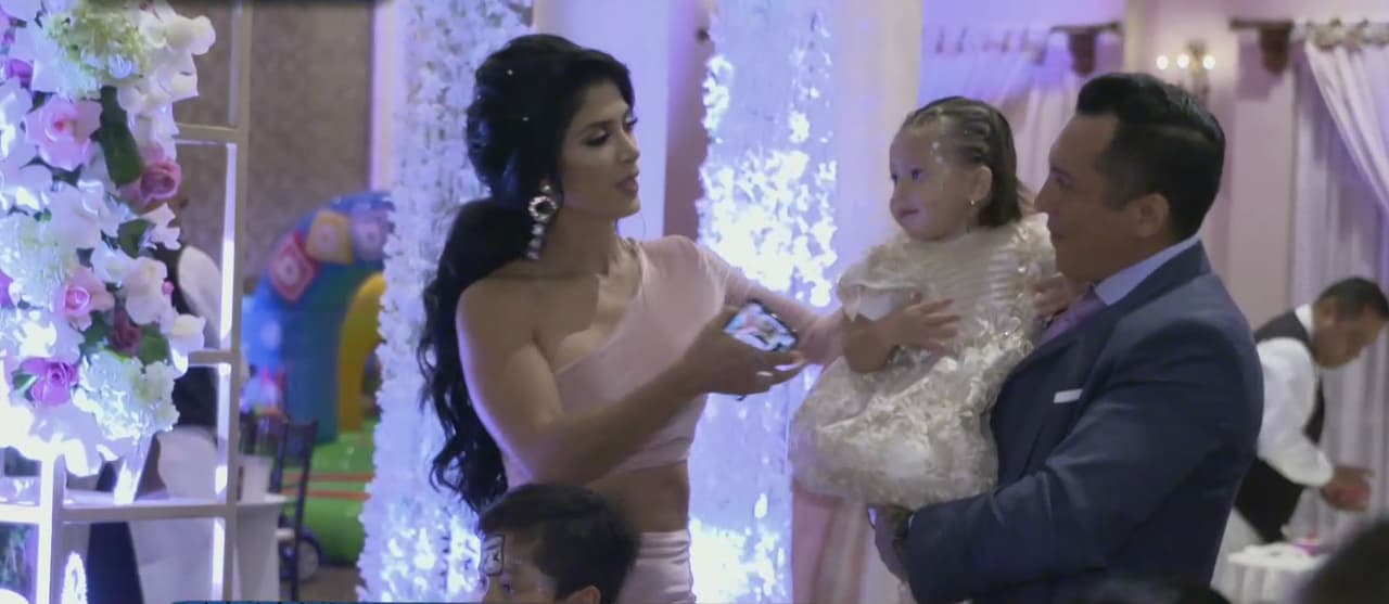 A través de su cuenta oficial de Instagram, la modelo compartió varias imágenes del evento y precisó: “Mi princesa ya fue bautizada. Gracias a Dios por ese hermoso momento. Te amamos Gianna y gracias a ti esposo mío Edwin Luna por cuidarnos, protegernos y por tu gran amor”.