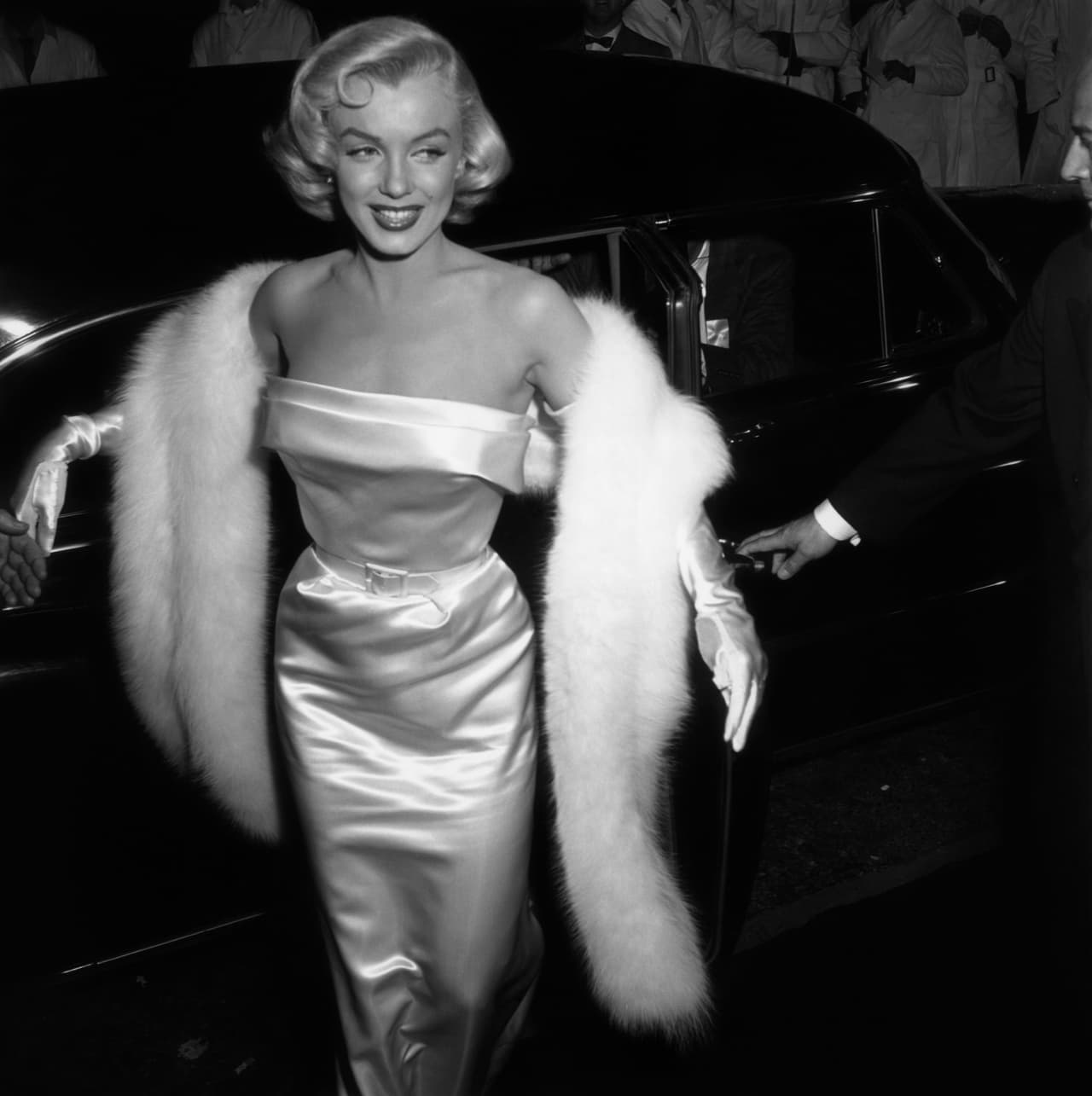 <b>Marilyn Monroe </b>tuvo una vida muy dura, pues desde pequeña fue abandonada por su madre y vivió en varios hogares temporales con diferentes familias.