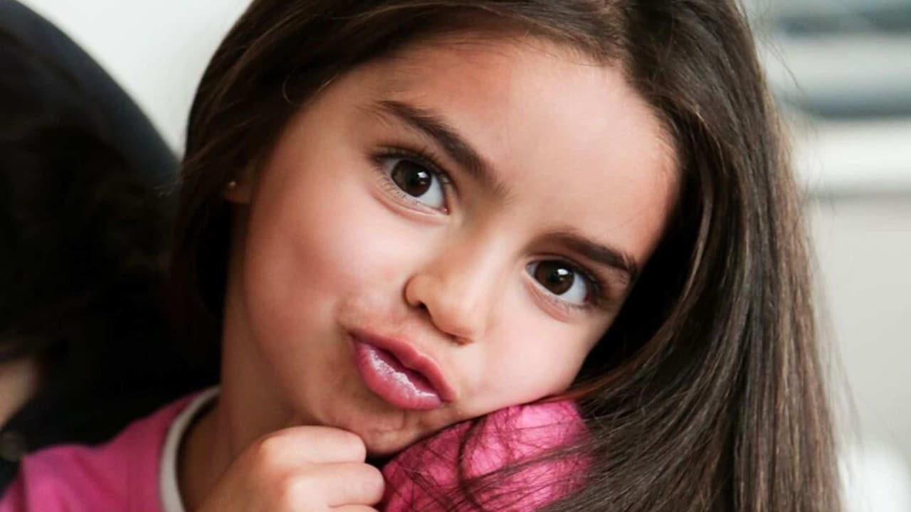 Aitana Derbez canta los éxitos de su mamá, Alessandra Rosaldo y te vas a derretir de ternura