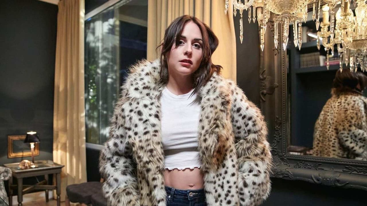 Zuria Vega aprendió pole dance y da una probadita de sus clases
