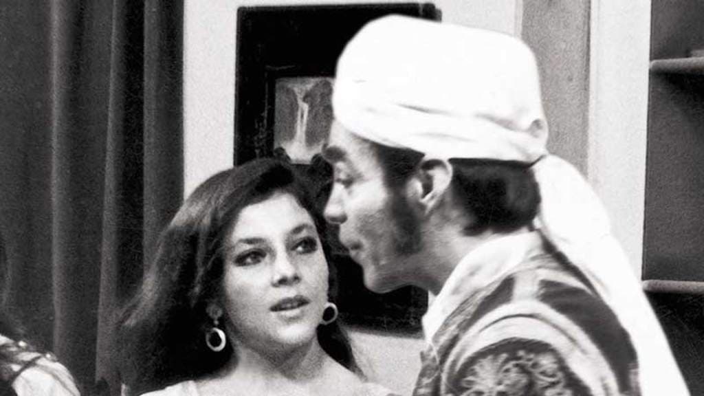 La relación entre el hoy fallecido "Loco" Valdés y Verónica Castro comenzó luego de que ambos participaran en la puesta en escena "Don Juan Tenorio", por allá de 1973.
