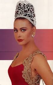 La originaria de Chihuahua, Vanessa Guzmán, representó a México en 1995 en Miss Universo. Ingresó a estudiar al Centro de Educación Artística y su primera oportunidad fue en el melodrama 
<b>Camila</b> (1998).
<br>