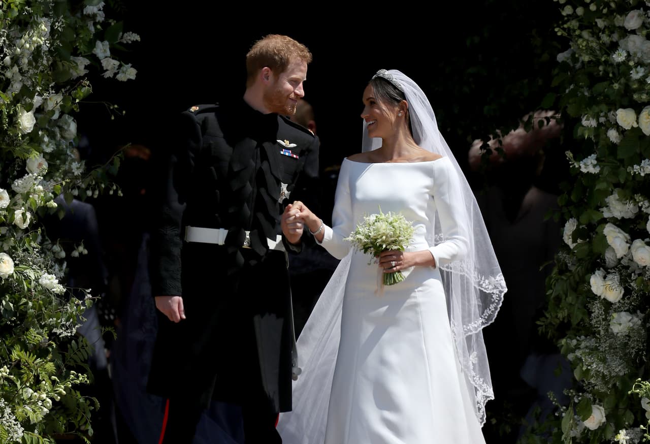 WINDSOR, UNITED KINGDOM - MAY 19: Prince Harry, Duke of Sussex and The Duchess of Sussex share a kiss after their wedding at St George's Chapel at Windsor Castle on May 19, 2018 in Windsor, England. (Photo by Jane Barlow - WPA Pool/Getty Images)