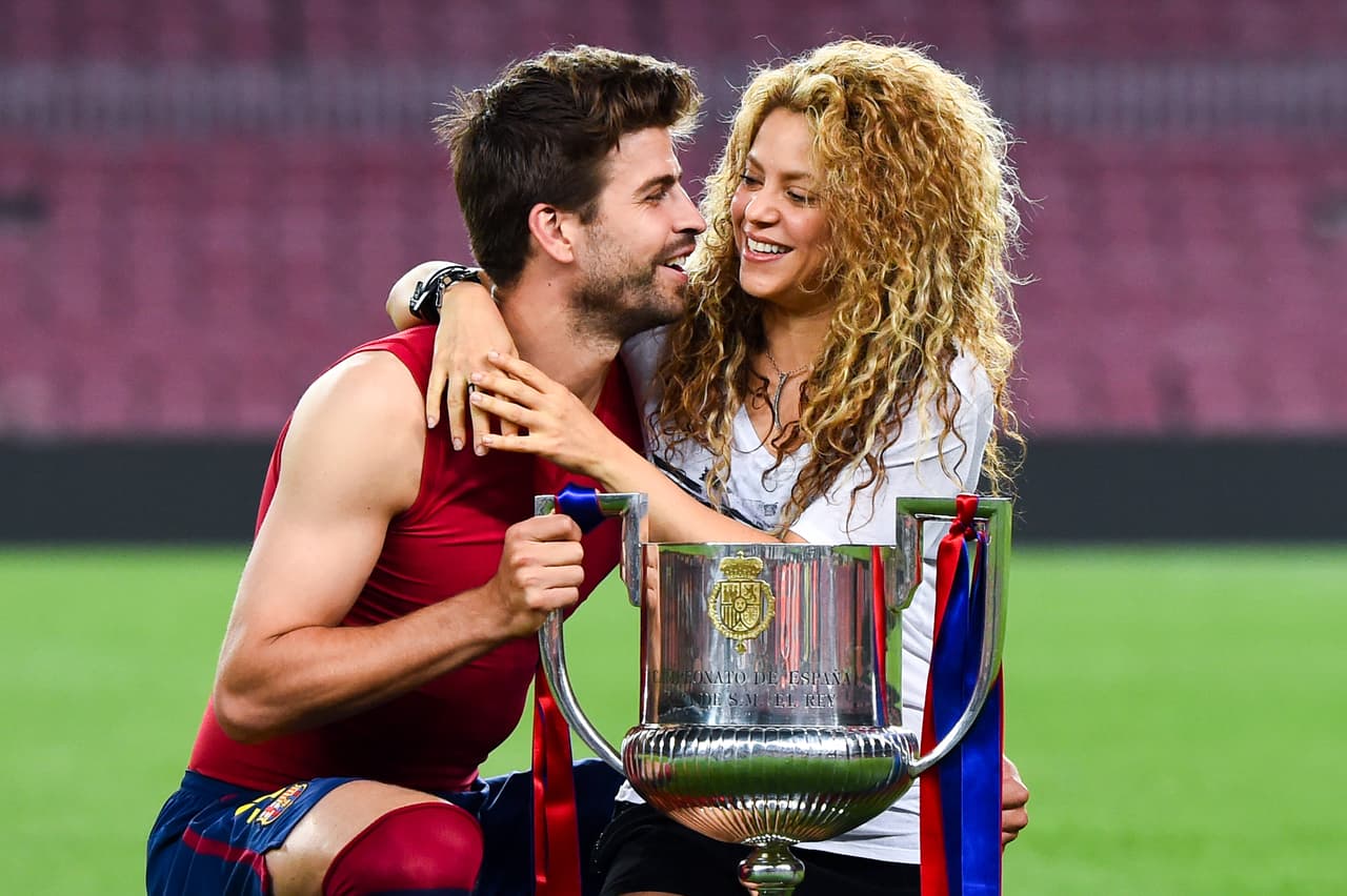 BARCELONA, SPAIN - MAY 30: Gerard Pique of FC Barcelona and Shakira pose with the trophy after FC Barcelona won the Copa del Rey Final match against Athletic Club at Camp Nou on May 30, 2015 in Barcelona, Spain. (Photo by David Ramos/Getty Images)