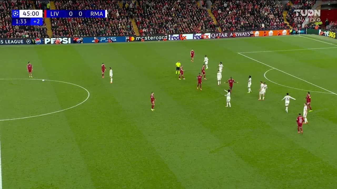 ¡TIRO ATAJADO! disparo por Alexis Mac Allister.