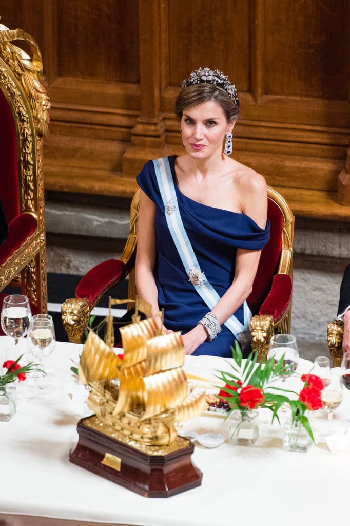 LONDON, ENGLAND - JULY 13: Queen Letizia of Spain attends a banquet at the Guildhall during a State visit by the King and Queen of Spain on July 13, 2017 in London, England. This is the first state visit by the current King Felipe and Queen Letizia, the last being in 1986 with King Juan Carlos and Queen Sofia. (Photo by Jeff Spicer/Getty Images)
