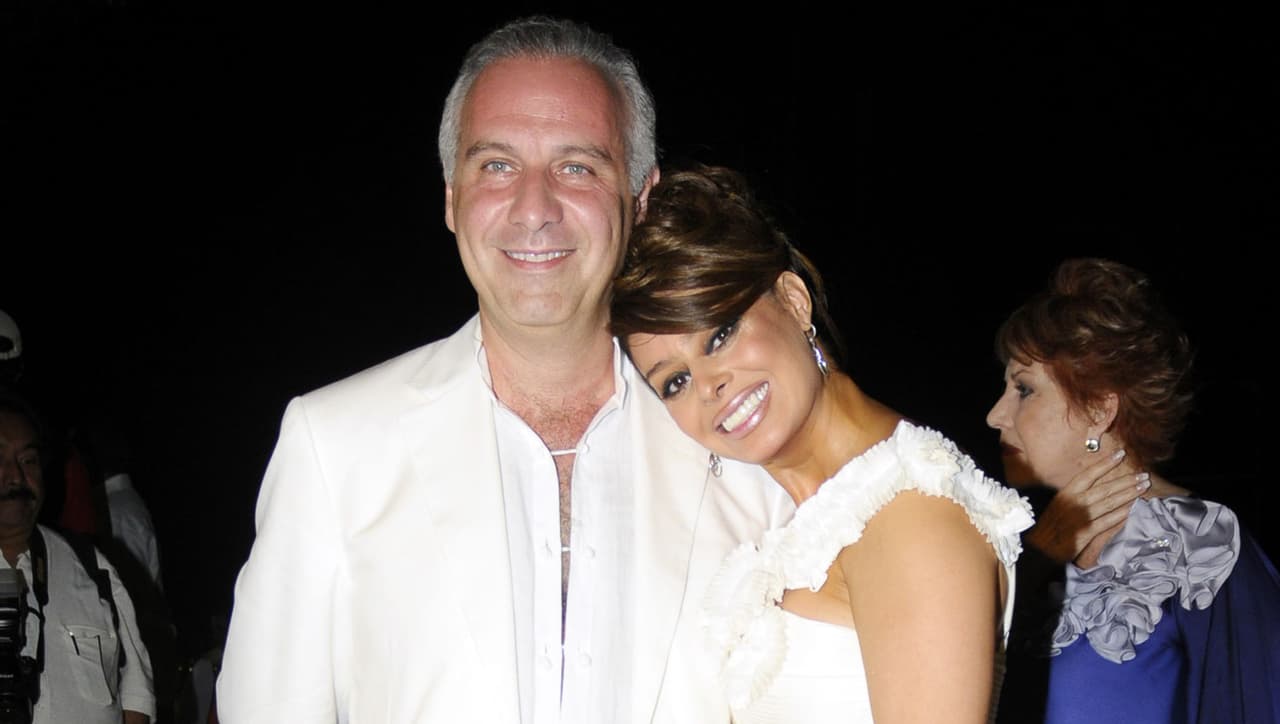 Al respecto, Carrillo afirmó: “Les recuerdo, solo para que hagan memoria, que cuando yo conocí a Juan él ya había tenido una novia. Ya había terminado su relación con la señora, y luego tuvo una relación preciosa con Edith Serrano”.