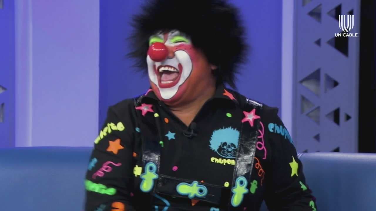 Chuponcito bromea con Montse y Joe sobre cómo se hizo payasito