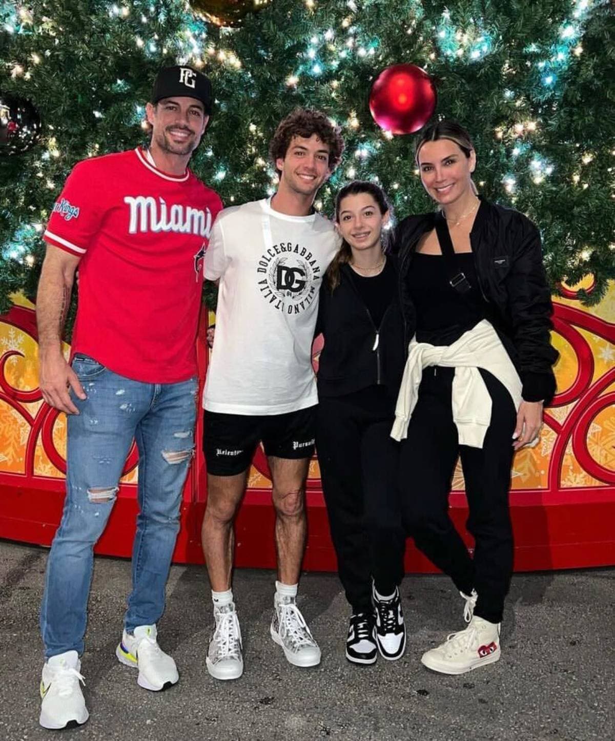 William Levy y Elizabeth Gutiérrez se dejaron ver junto a sus dos hijos: Christopher y Kailey