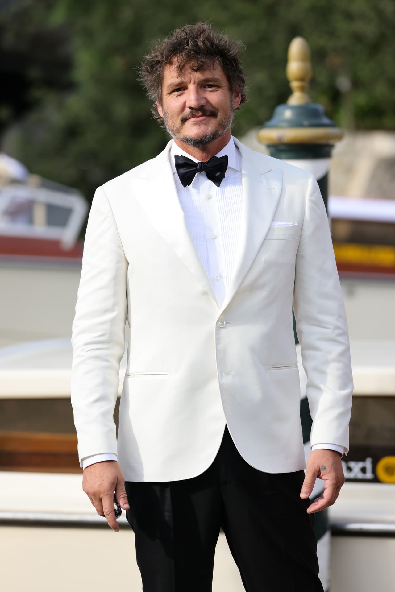VENICE, ITALY - SEPTEMBER 03: Pedro Pascal arrives at the Hotel Excelsior during the 79th Venice International Film Festival on September 03, 2022 in Venice, Italy. (Photo by Andreas Rentz/Getty Images)