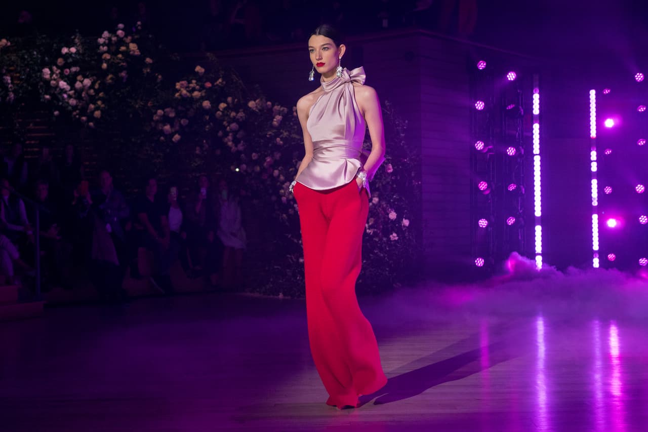Aunque pareciera imposible, esta mezcla de colores no sólo ofrece un resultado bastante femenino y chic, sino que es adaptable para todo tipo de ocasión.