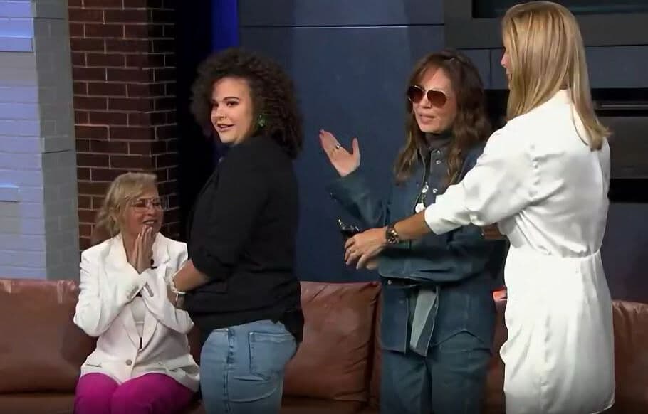 Yolanda Andrade y Montserrat Oliver le dan la "patadita de la buena suerte" a Lucero Mijares