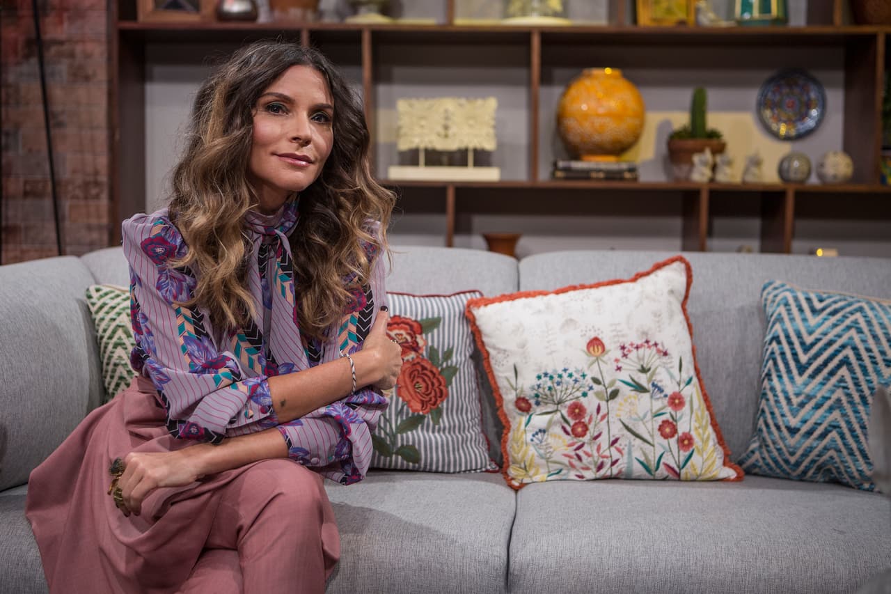 Issabela Camil considera que actualmente las parejas prefieren separarse y no esforzarse en arreglar los problemas que tienen. “Creo que las parejas tienden a decir ‘no funciona, hay más opciones afuera’ en lugar de trabajarlo”.