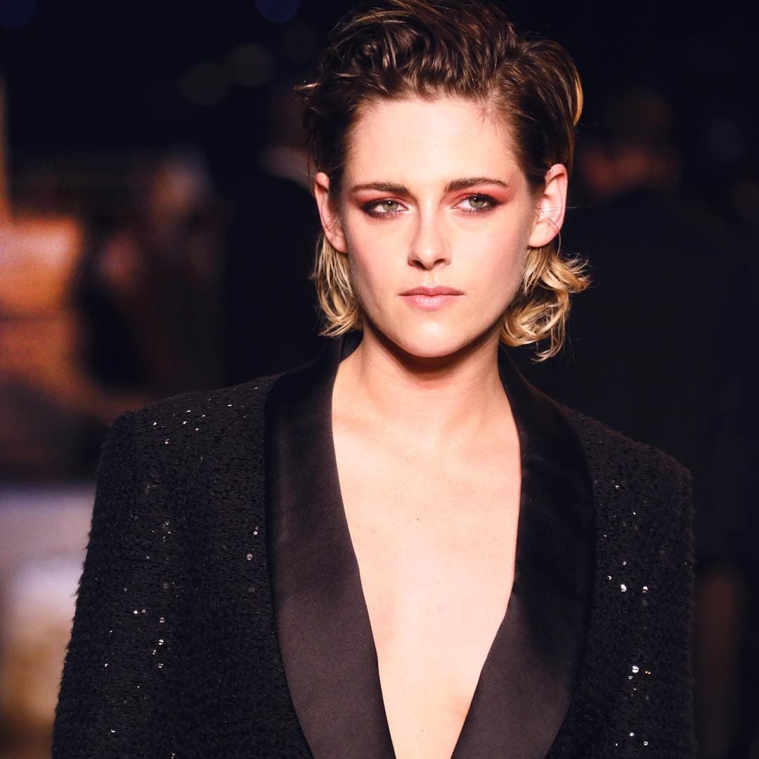 Kristen Stewart. Karl contó con la belleza y personalidad de la actriz en varias campañas para la casa francesa. Protagonizó el corto "Once and Forever", en el que encarnó a Gabrielle Chanel.