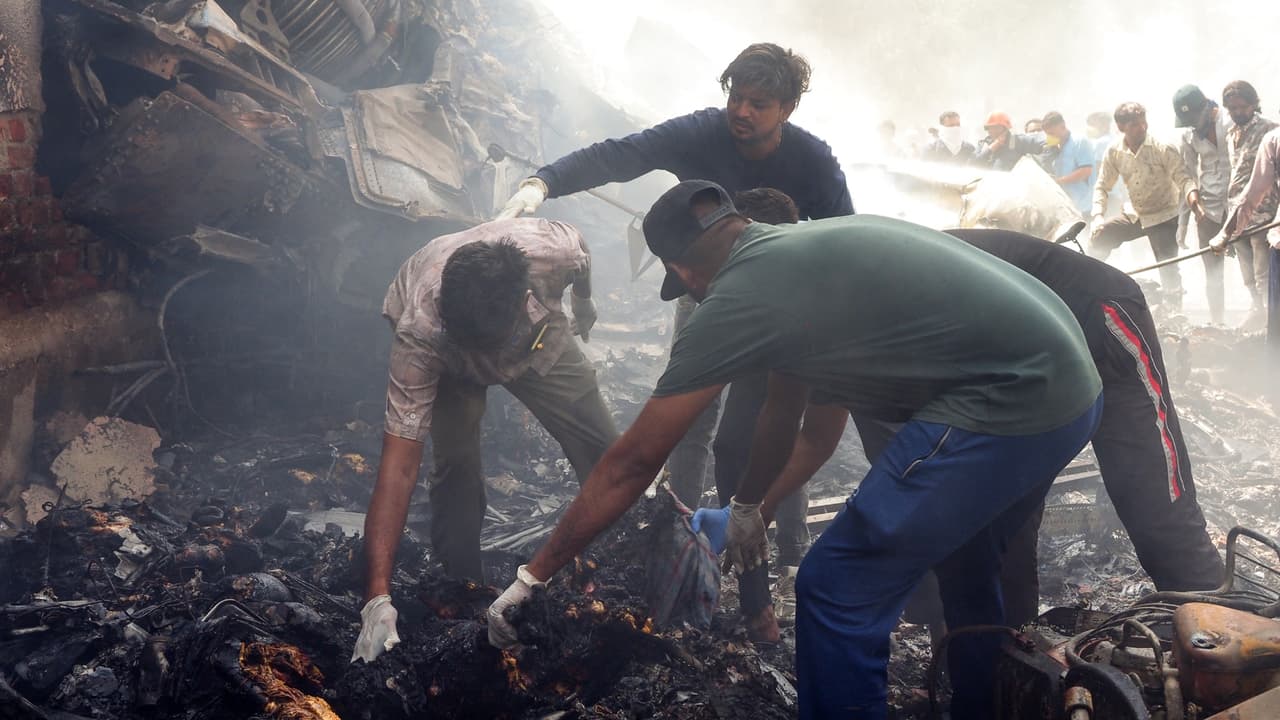 Hallan a un sobreviviente del accidente aéreo en India: reportan que el pasajero salió caminando